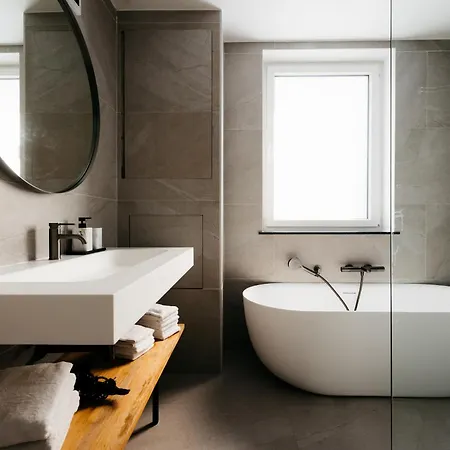 The Edgewater - Park View *